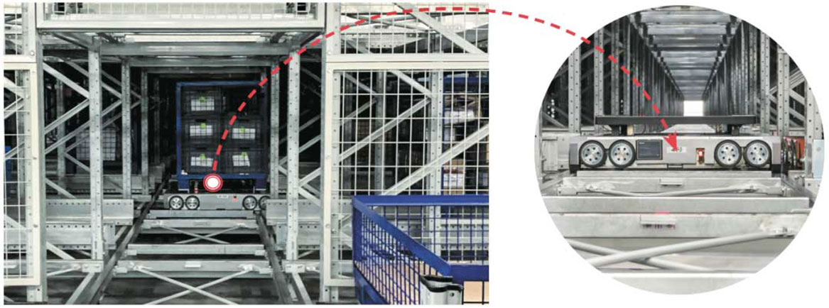 立体存储区内四向穿梭车将托盘货物送至拆零拣选工作站.jpg
